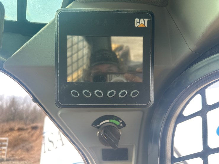 2017-caterpillar-239d-image-38