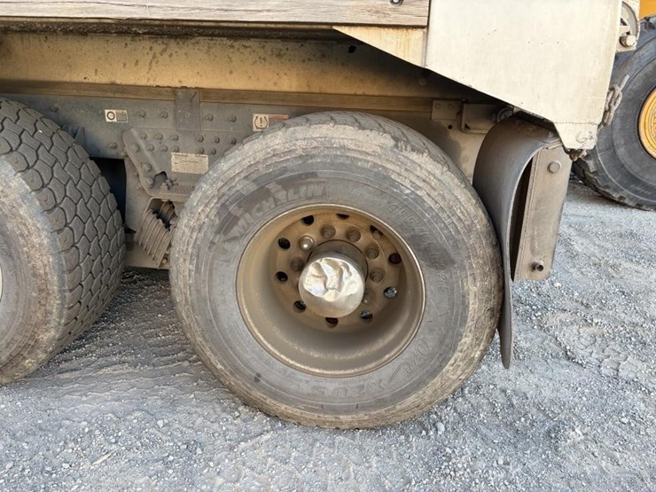 2015-peterbilt-365-image-5