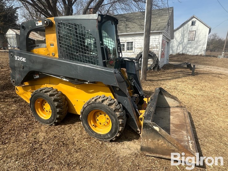 2015-deere-326e-image-9