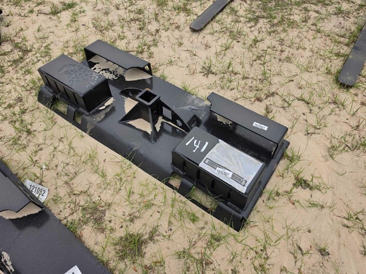 --skid-steer-receiver-hitch-image-1