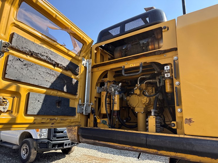 2011-caterpillar-336e-image-56