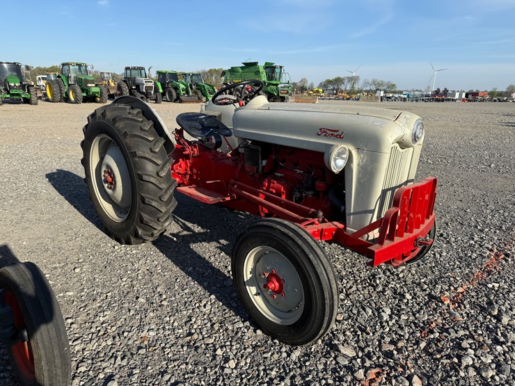 ford-tractor-image-2