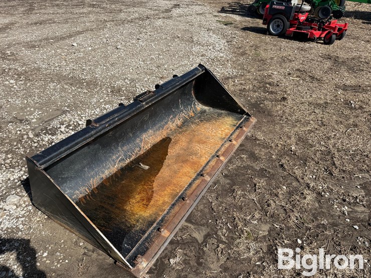 john-deere-c84-skidsteer-material-bucket-image-3