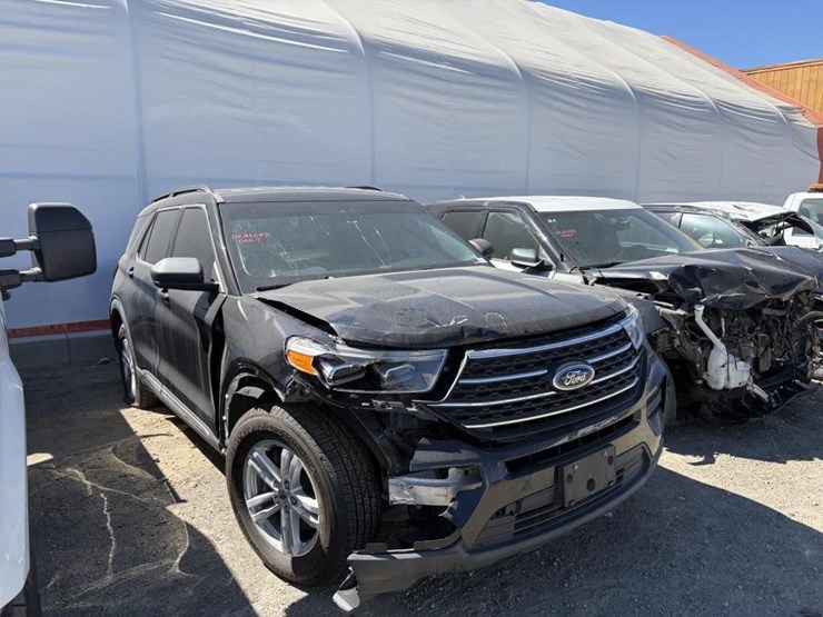 2022-ford-explorer-image-2