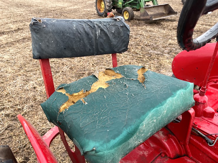 #108-•-mccormick-farmall-b-gas-tractor-image-19