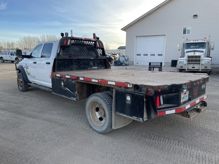 2014-ram-5500-crew-cab-4x4-flatbed-truck-image-3