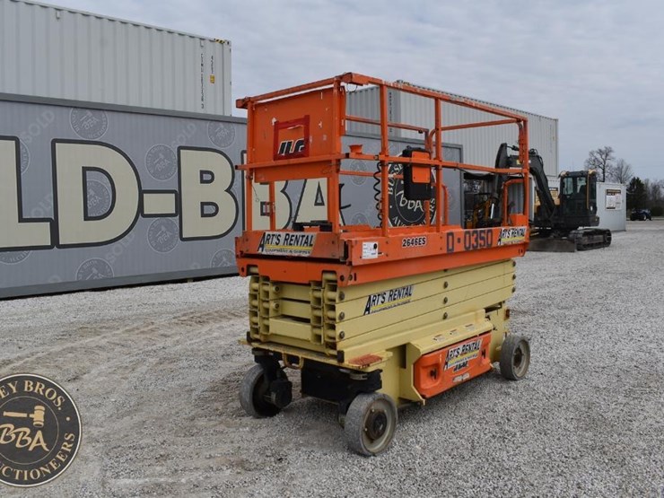 2015-jlg-2646es-image-1