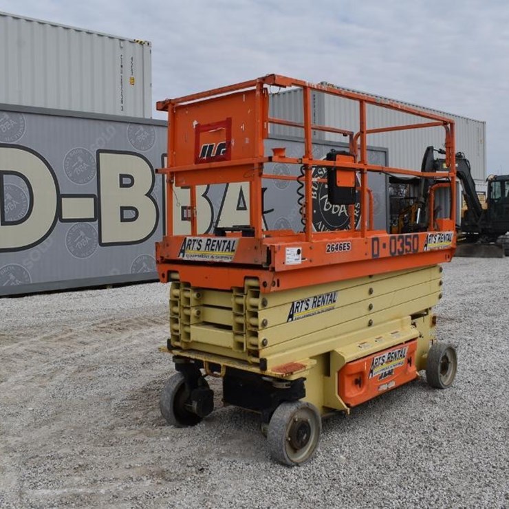 2015 JLG 2646ES