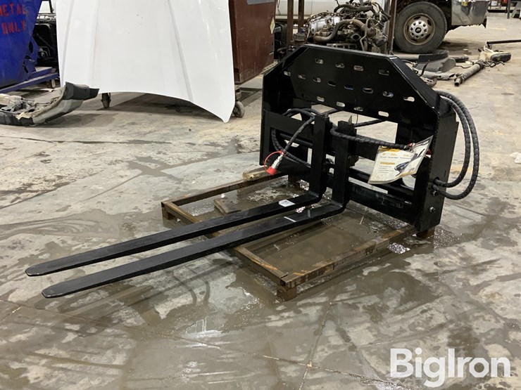 2025-massey-ferguson-730-image-1