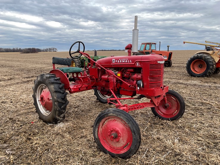 #108-•-mccormick-farmall-b-gas-tractor-image-4