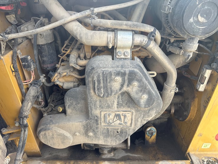 2017-caterpillar-239d-image-43