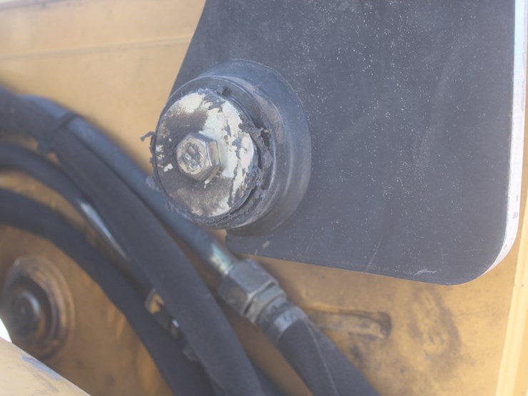 john-deere-325-image-48