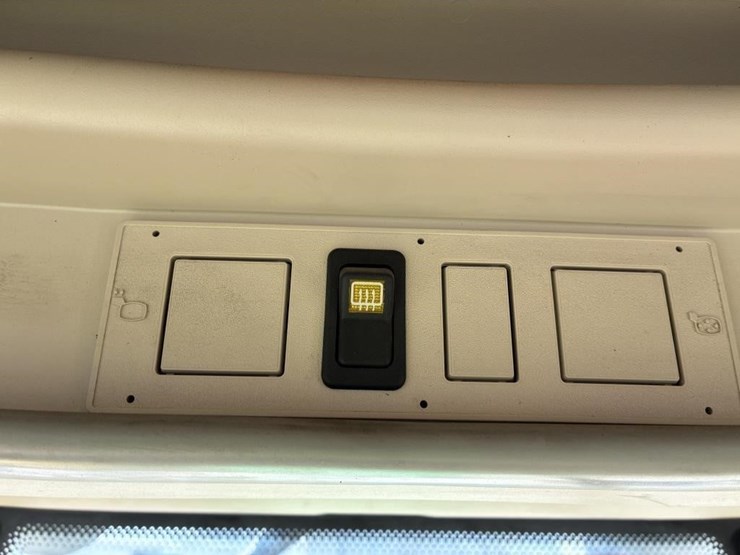 2004-john-deere-6420-image-23