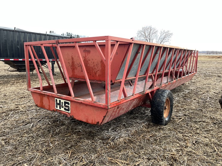 #118-•-h&s-20'-feeder-wagon-image-3