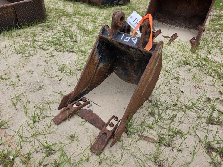 109---new-12"-jcb-bucket-image-1