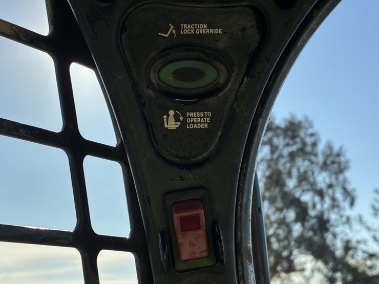 2017-bobcat-s570-image-16