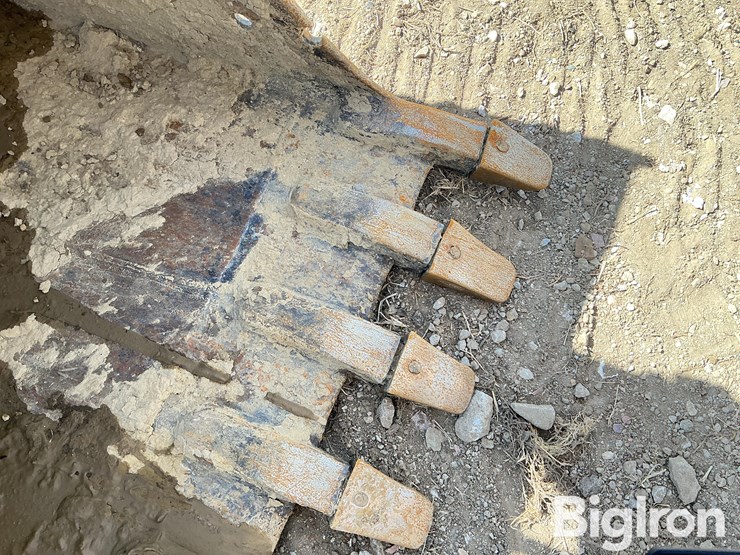 1997-deere-490e-image-12