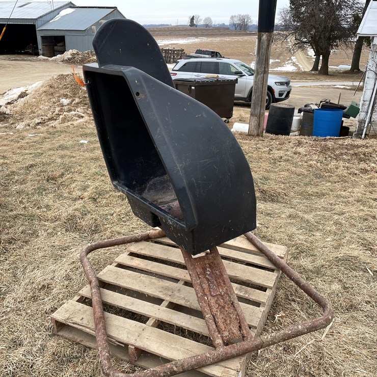 #2376 • Mineral Feeder