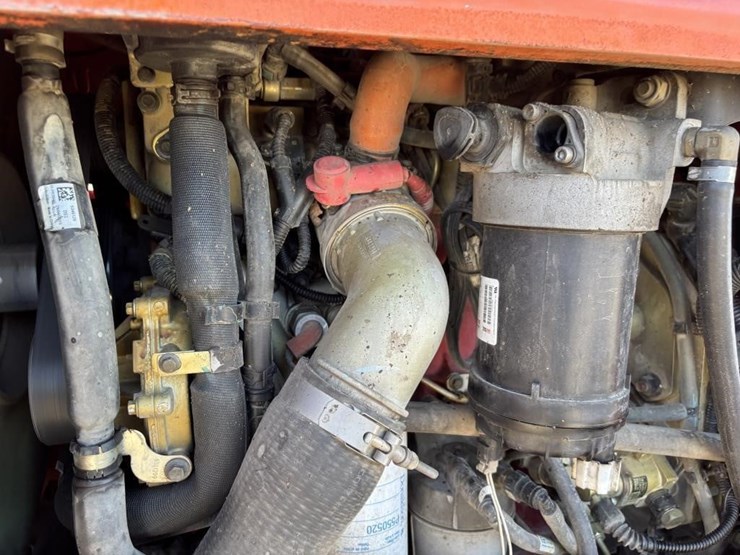 2016-jlg-8042-image-48