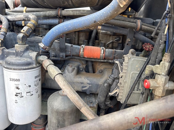 2001-mack-ch613-image-25