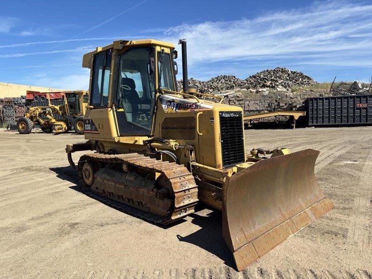 2002-caterpillar-d3g-image-2