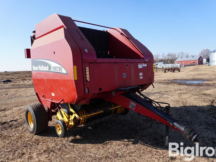 2004-new-holland-br780-image-3