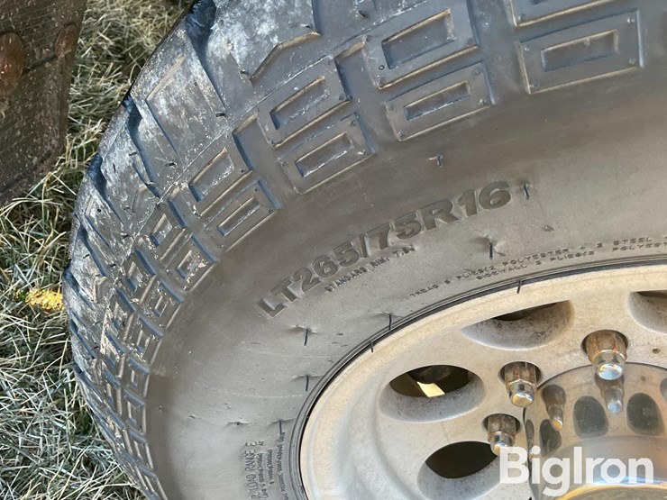 2000-chevrolet-k2500-image-18