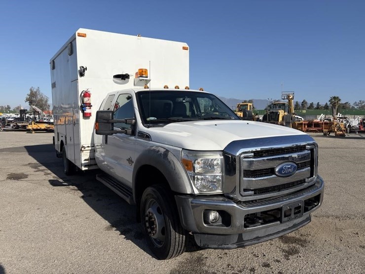 2011-ford-f550-xlt-image-2