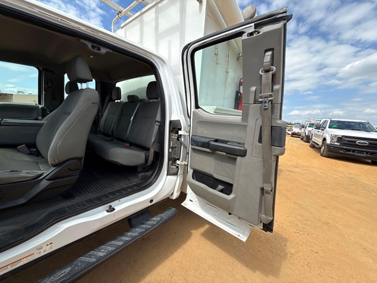 2017-ford-f550-xl-image-15