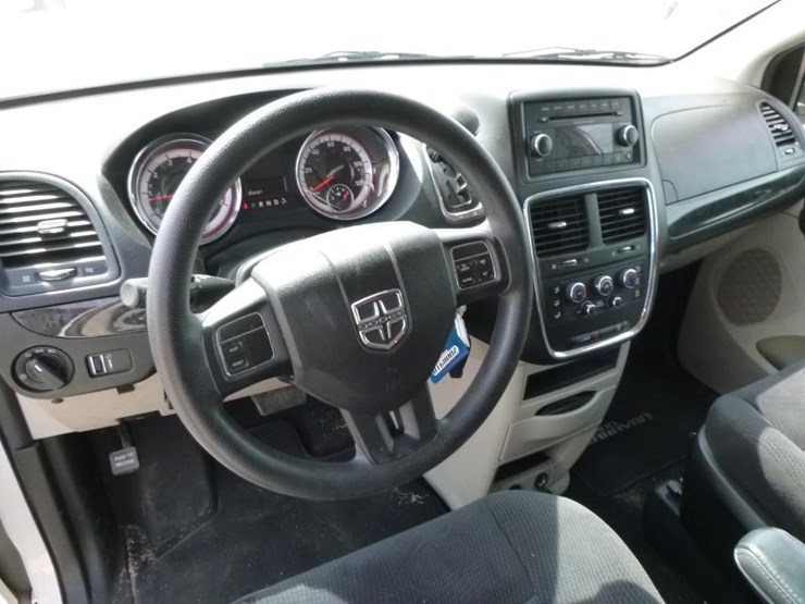 2014-dodge-grand-caravan-image-14