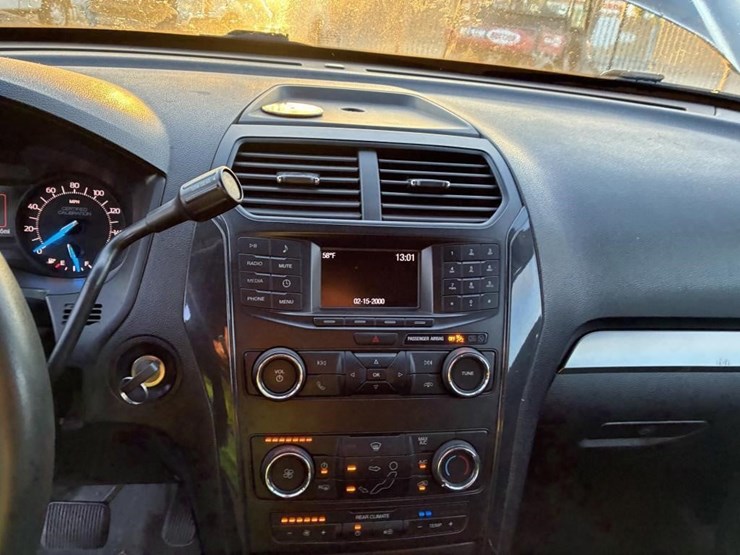 2019-ford-explorer-image-14