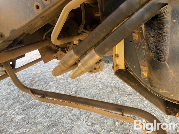 2008-new-holland-cr9060-image-10