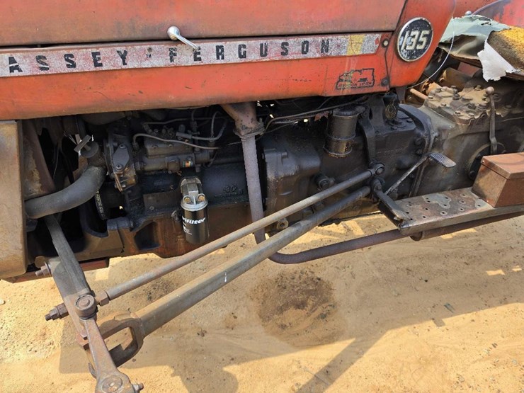 massey-ferguson-135-image-6