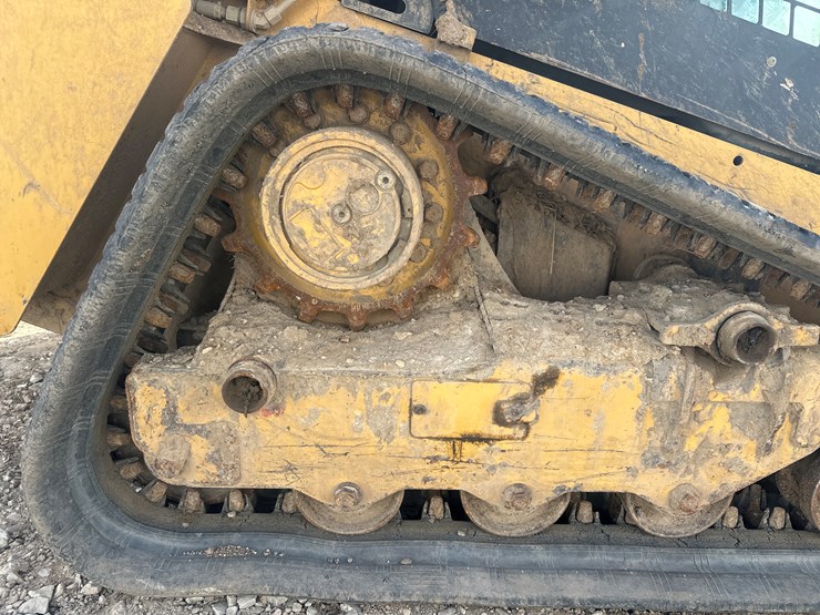 2017-caterpillar-239d-image-55