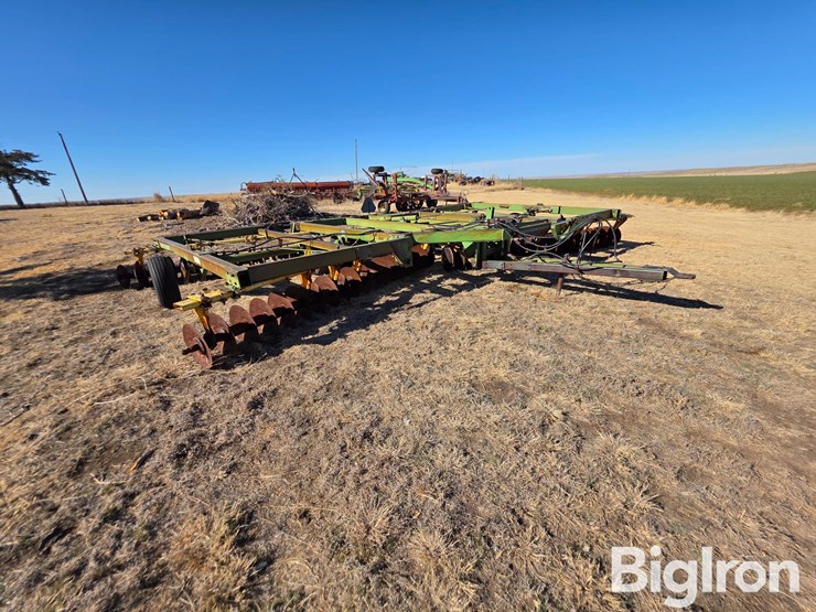 john-deere-330-image-3