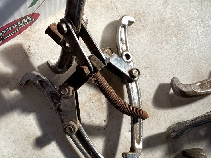#2514-•-various-gear-pullers-image-2
