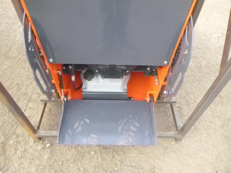 tpm-t460-skid-steer-track-loader-image-12