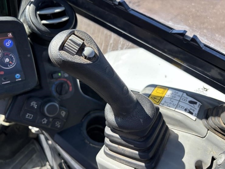 2022-bobcat-e42-image-35