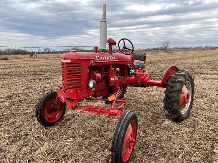 #108-•-mccormick-farmall-b-gas-tractor-image-1