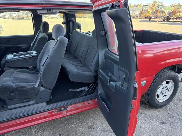 2002-chevrolet-silverado-1500-ls-image-11