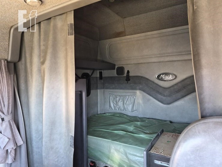 2014-mack-pinnacle-cxu613-image-19