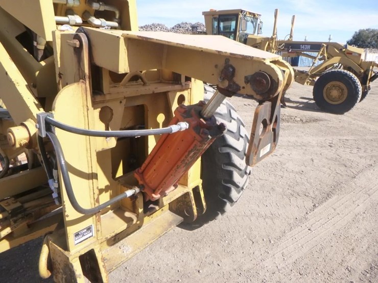 2005-caterpillar-143h-image-10