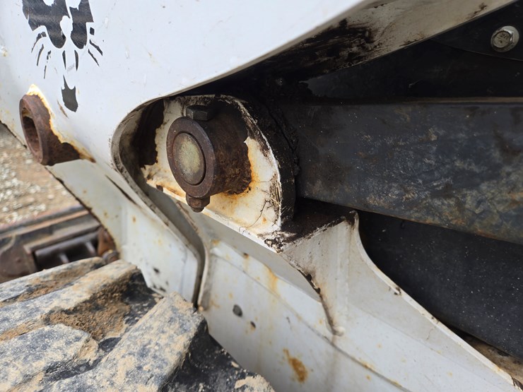 2017-bobcat-s570-image-27