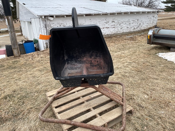 #2376-•-mineral-feeder-image-2