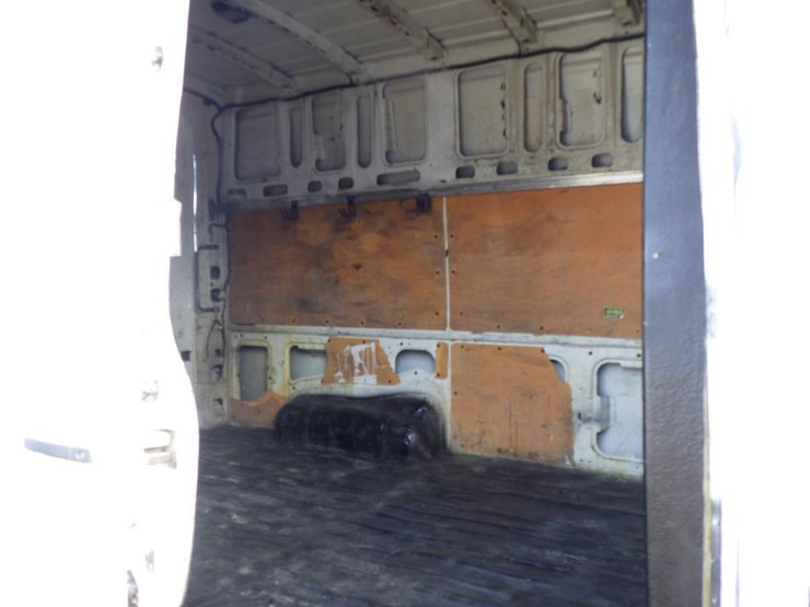 2014-nissan-nv2500-image-7