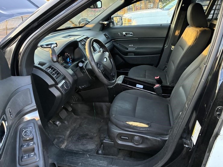 2019-ford-explorer-image-12