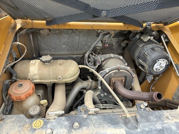 2018-deere-317g-image-18