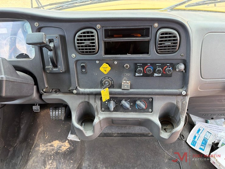 2008-thomas-saf-t-liner-c2-image-21