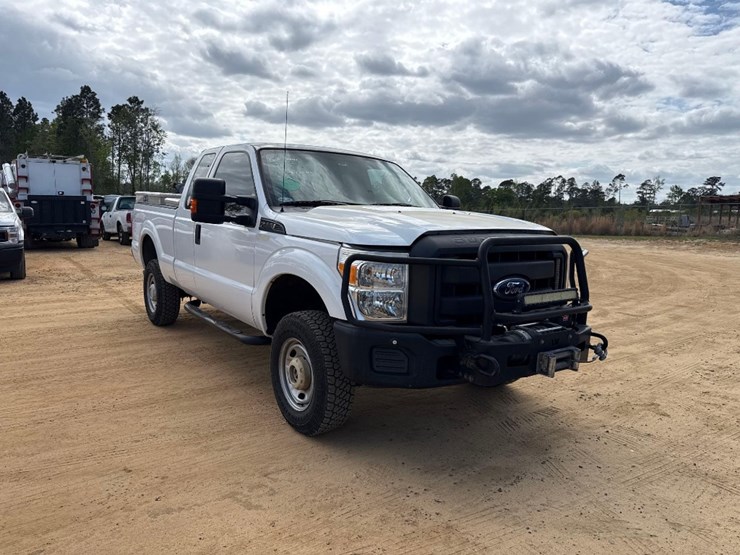 2015-ford-f250-xl-image-1