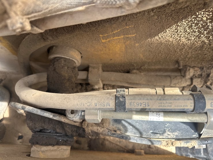 2017-caterpillar-239d-image-15